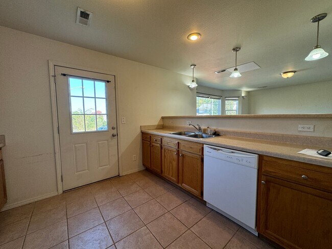 Building Photo - Spacious 3-Bedroom Duplex Located within Close Proximity to Fort Leonard Wood!