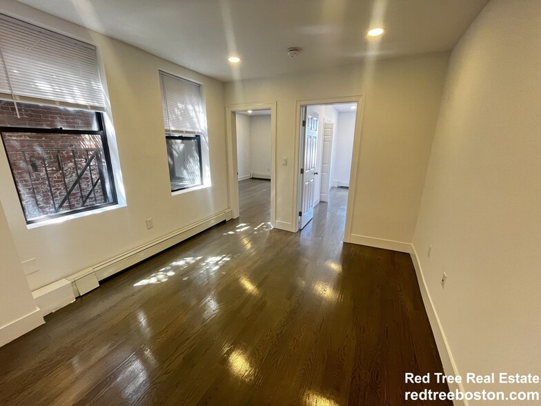 Building Photo - 44A Joy St
