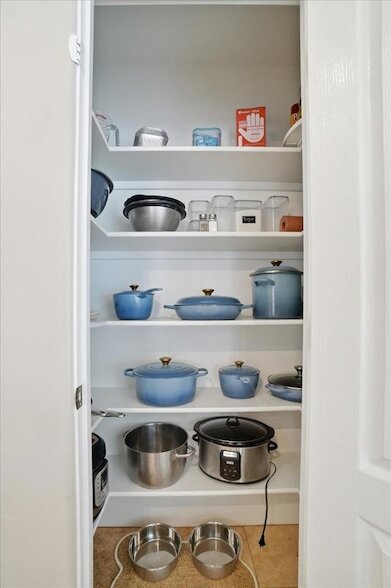 Building Photo - 1909 E Coral Tree Dr