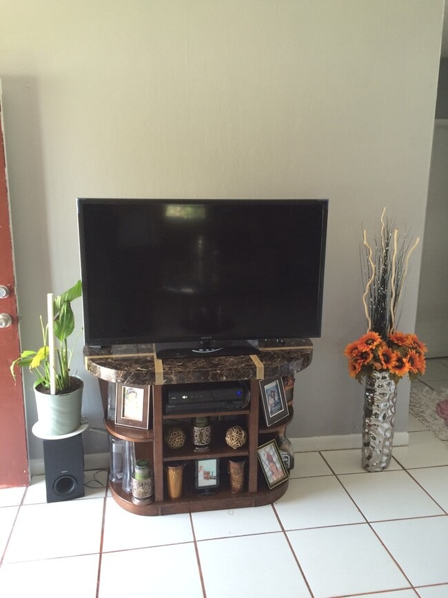 Building Photo - 2-1 house