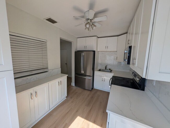 Building Photo - Charming Remodeled 3BD/1BA + Bonus Room | Fenced Yard | Pet Friendly