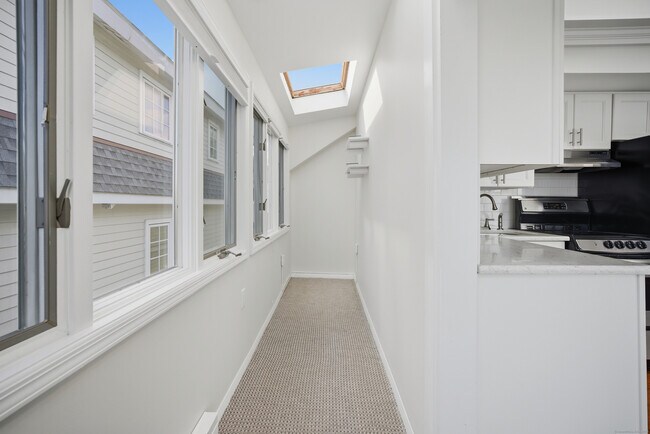 Building Photo - 205 Hillspoint Rd
