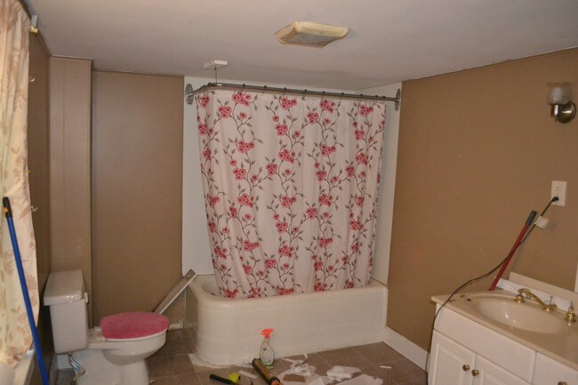 Primary Photo - 2 E Locust St