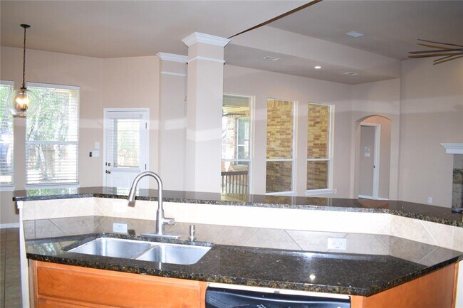 Building Photo - 7233 Via Dono Dr