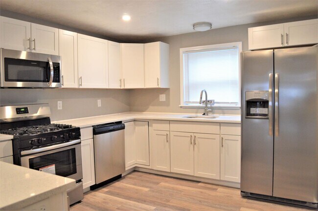 Building Photo - Amazing 3 bed, 1.5 bath, rental home in So...