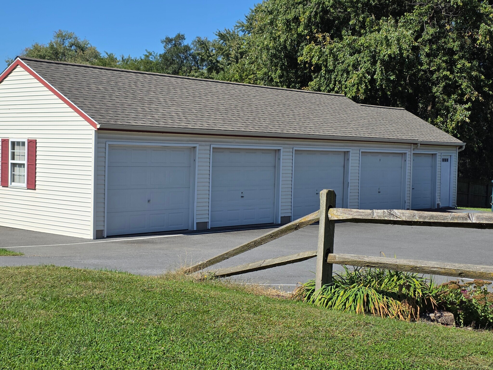 Garages None currently available. - 152 Church St