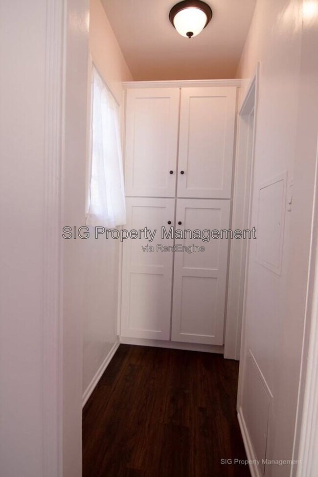 Building Photo - 4371 Sunset Dr