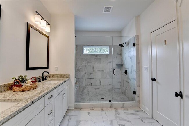 Building Photo - 6892 Roswell Rd NE