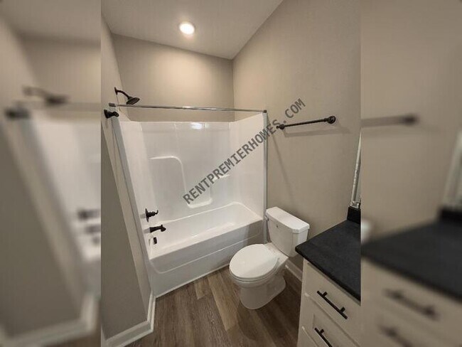 Building Photo - 32 Woodhaven Dr