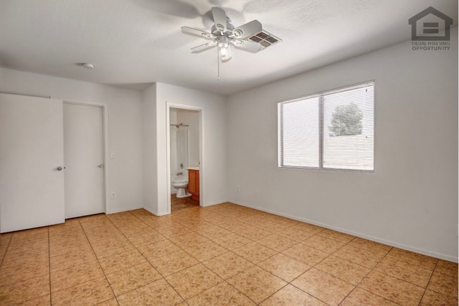 Building Photo - 7407 S Sunrise Way