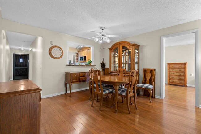 Building Photo - 11933 Suellen Cir