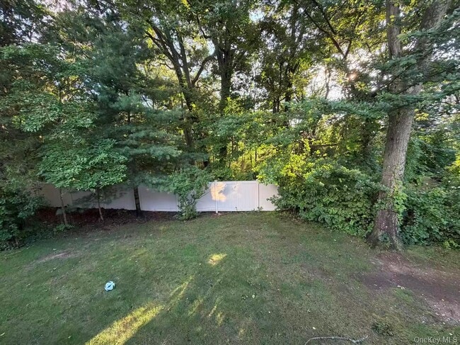 Building Photo - 137 Foxwood Dr