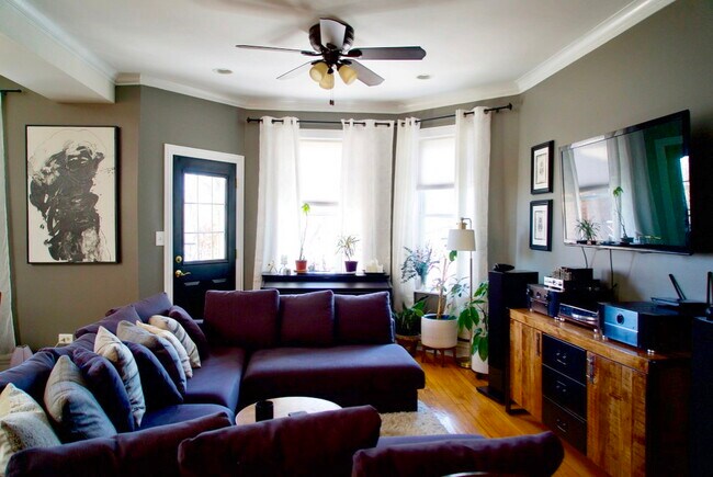 Building Photo - 1010 N Kedzie Ave