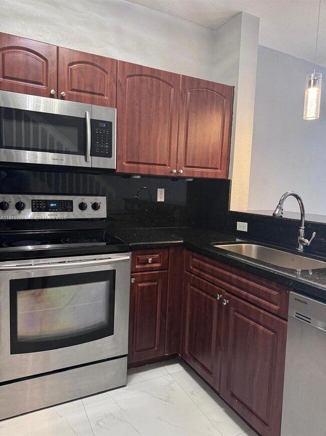 Building Photo - 8420 SW 150th Ave