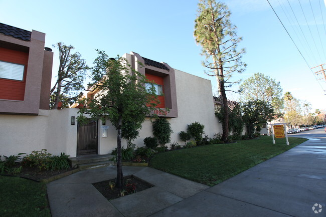 Building Photo - Sherman Way Townhomes