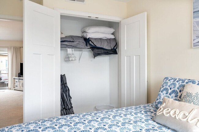 Building Photo - 128 Ashworth Ave