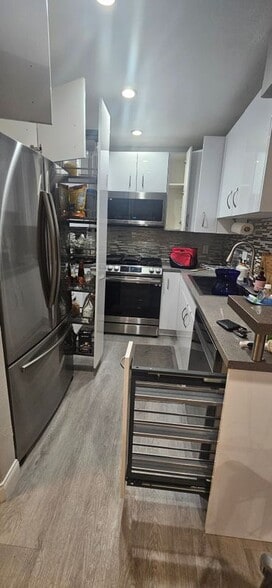Building Photo - 15455 Sherman Way