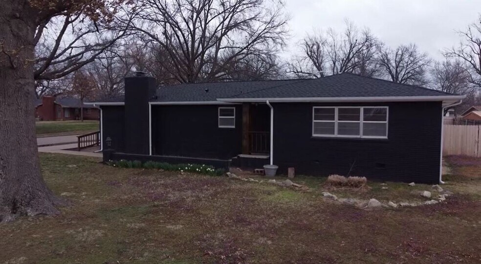 Exterior - 1513 Holbrook St