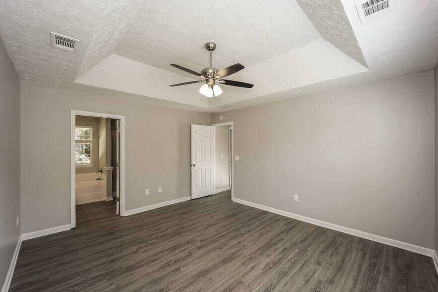 Building Photo - 7196 Williamsburg Dr