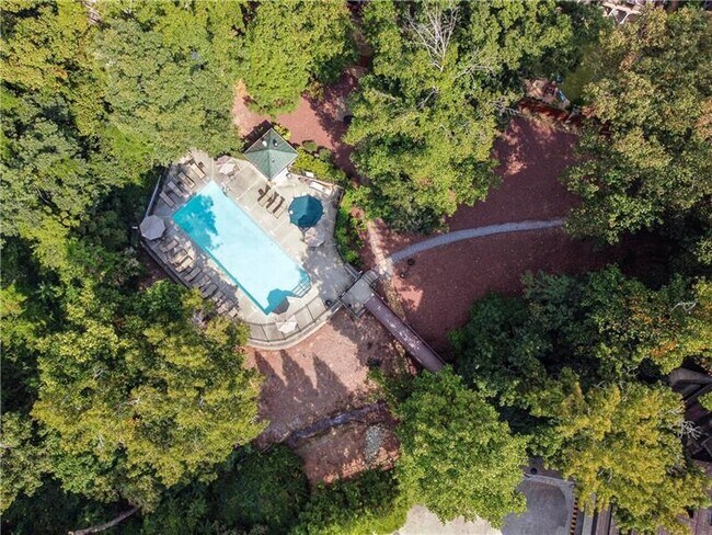 Building Photo - 3235 Roswell Rd NE