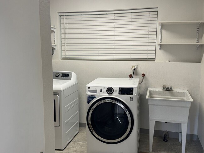 Building Photo - WA3309