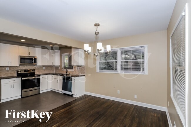 Building Photo - 1855 Shamrock Dr