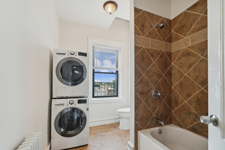 Building Photo - 591 Bramhall Ave