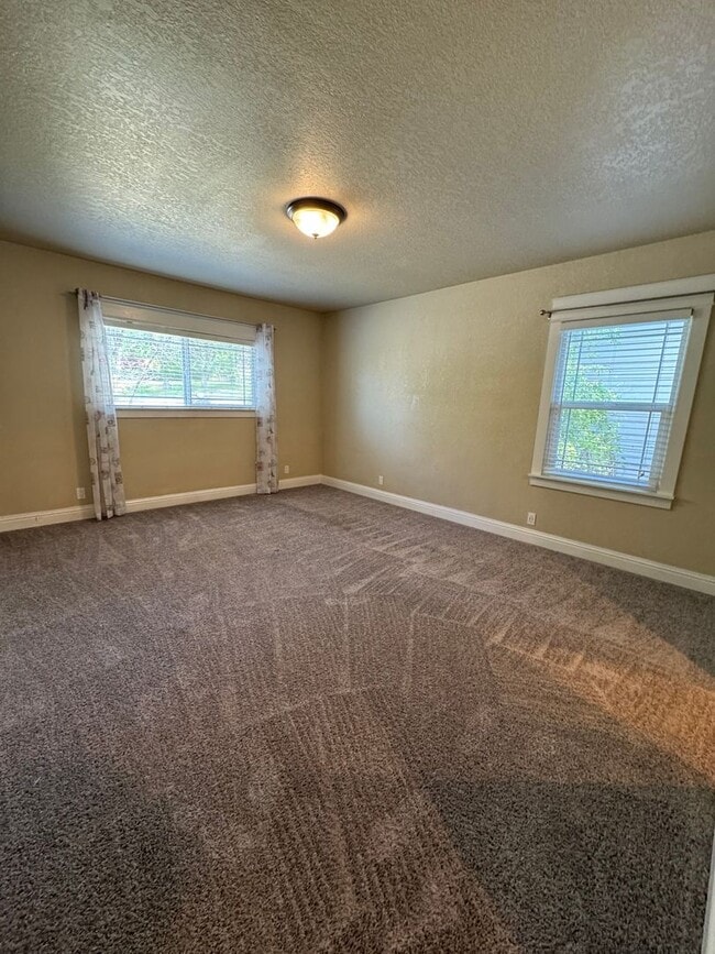 Building Photo - 3 bed 2.5 bath near Pacific Terrace