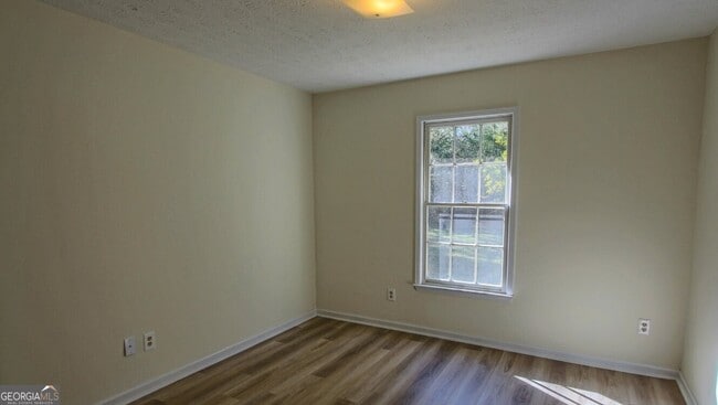 Building Photo - 211 Meadow Run
