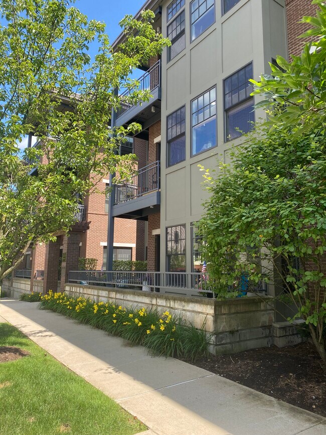 Building Photo - 30 Whistler Ct