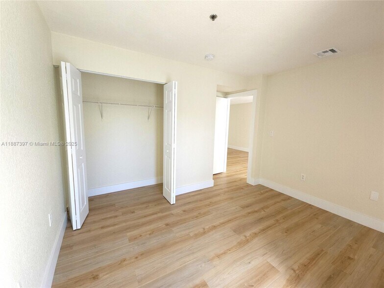 Building Photo - 437 SW 7th St