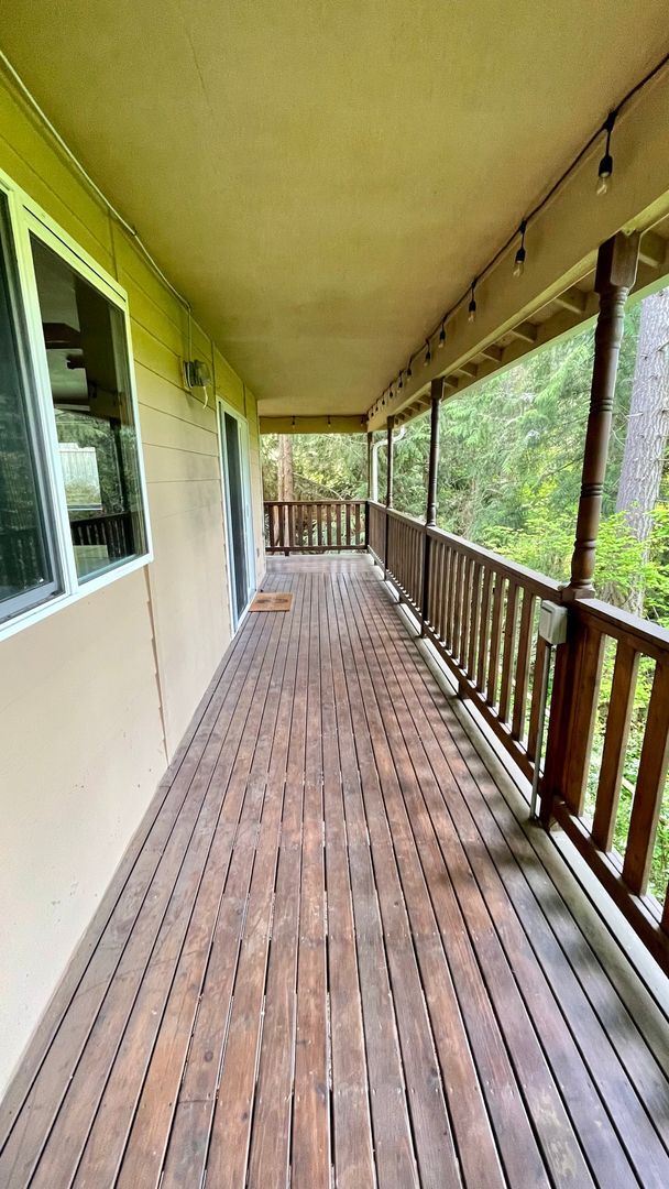 Building Photo - Large 2 Bedroom 2.5 Bath Home With Fenced Yard & Wrap Around Deck in Clearwood Community! Lake, T...