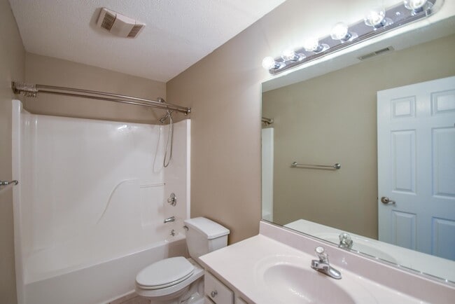 Building Photo - 144 Vail Ct