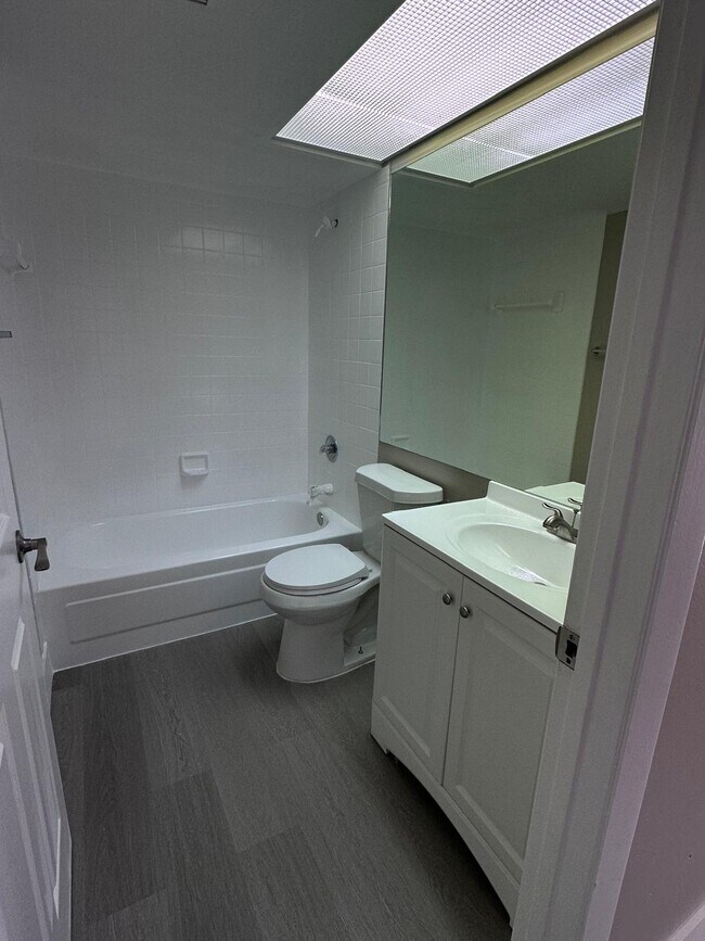 Building Photo - 2246 SE 27th Dr