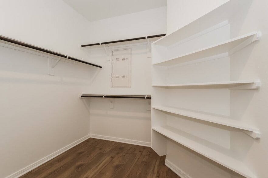 Building Photo - 15648 Plum Brk Dr