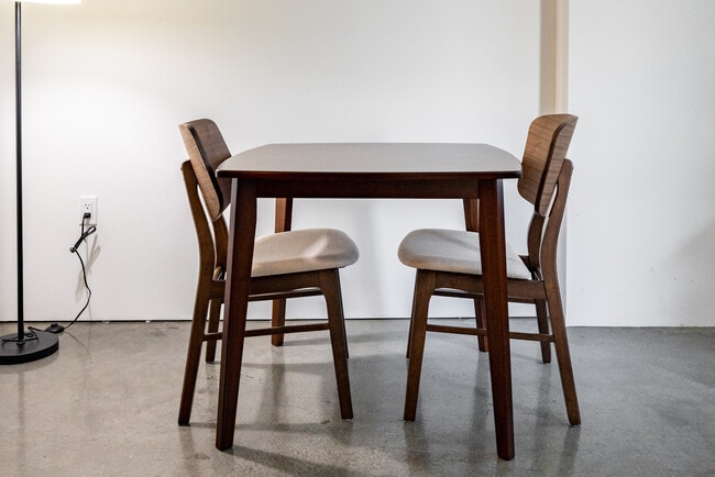 Building Photo - 18 10th St