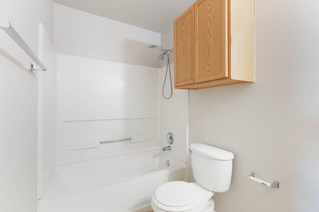 Building Photo - Rare 5 Bedroom Home Available for Immediate Move In w/downstairs Master Bedroom