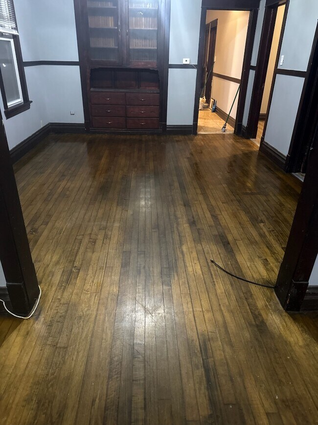 Building Photo - Updated 3-Bedroom Home in South Chicago – ...