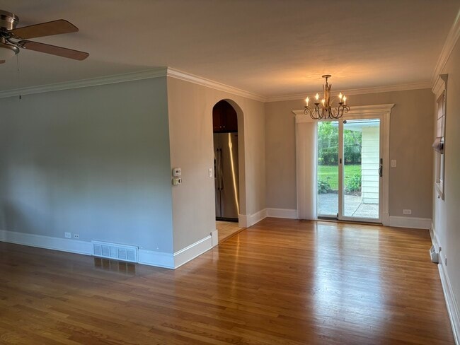Building Photo - 541 Cypress Dr