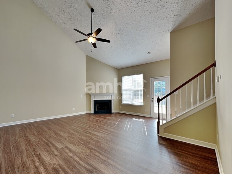 Building Photo - 1205 Sundown Ct