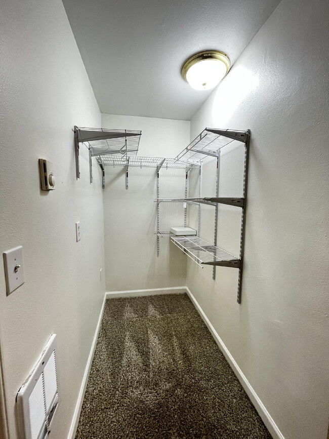 Building Photo - Elegant Puyallup Home with Full 2-Bedroom ADU and Panoramic City Views