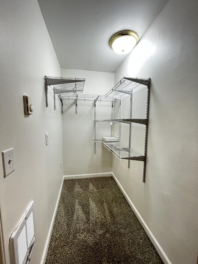Building Photo - Secluded Puyallup Home with Full 2-Bedroom ADU and Panoramic City Views
