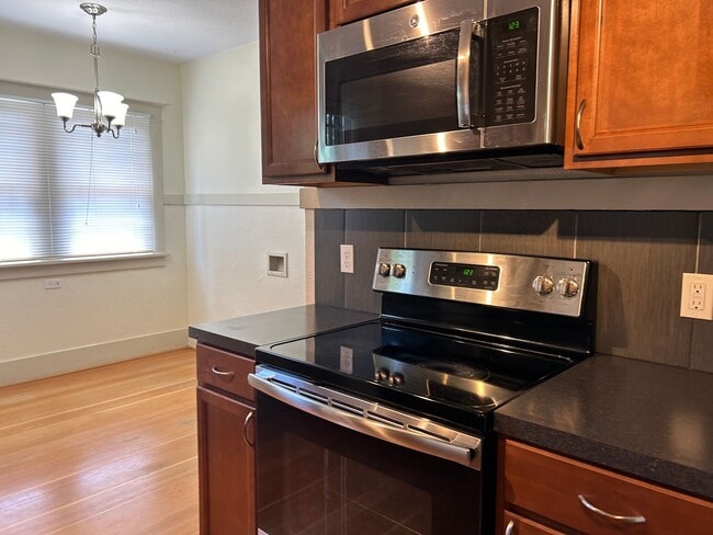 Building Photo - Updated Vintage Home