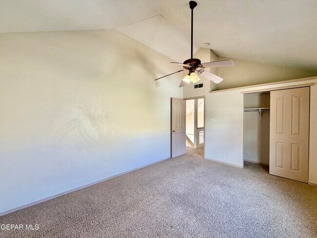 Building Photo - 1013 Via De La Paz Dr