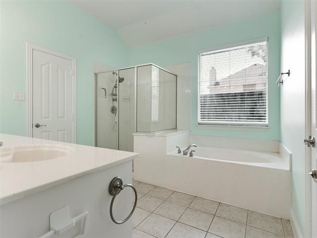 Building Photo - 5601 Glenview Ln
