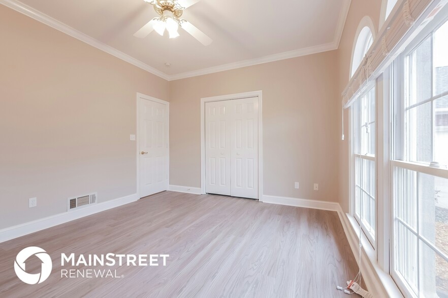 Building Photo - 100 Carriage Chase