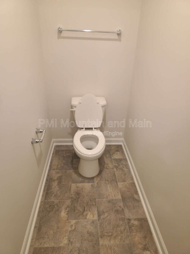 Building Photo - 92 Queen Vly Wy