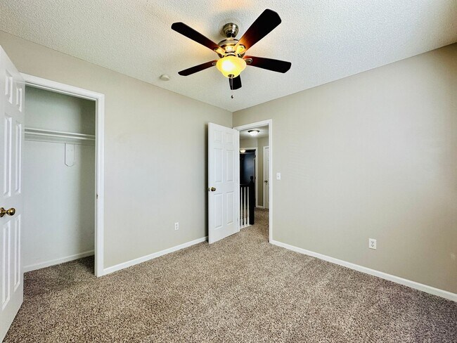 Building Photo - **BRAND NEW CARPETS** Beautiful Home in Bl...