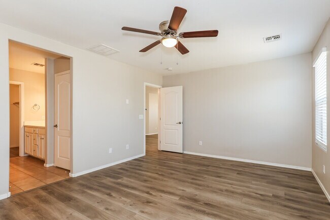 Building Photo - 38059 N Carolina Ave