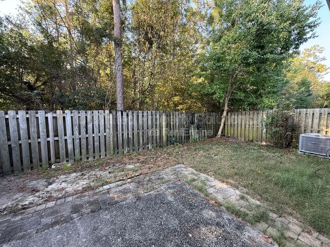 Building Photo - 5220 Christian Dr